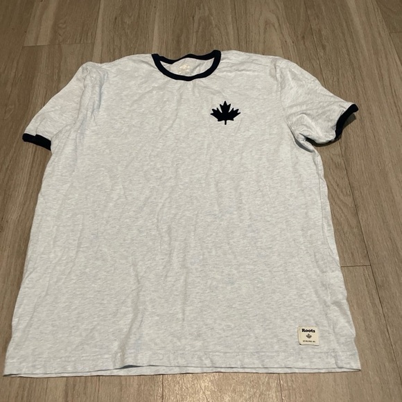 ROOTS Canada T-Shirt - Picture 3 of 3